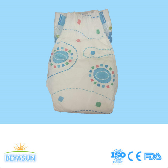 Couchesculottes jetables non toxiques pour des bébés avec la peau