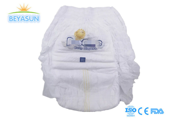 Des couches de surface en tissu non tissé respirantes, des pantalons à remonter doux et jetables