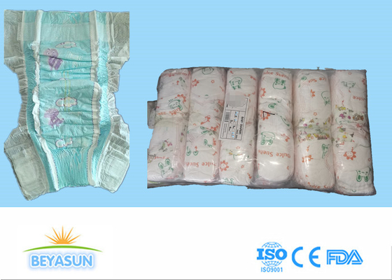 Évaluez en second lieu les couches-culottes claires de bébé que le pantalon se vend au Sierra Leone